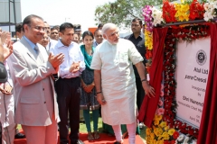 Shri Narendra Modi inaugurando nuevas instalaciones establecidas por Atul en Ankleshwar